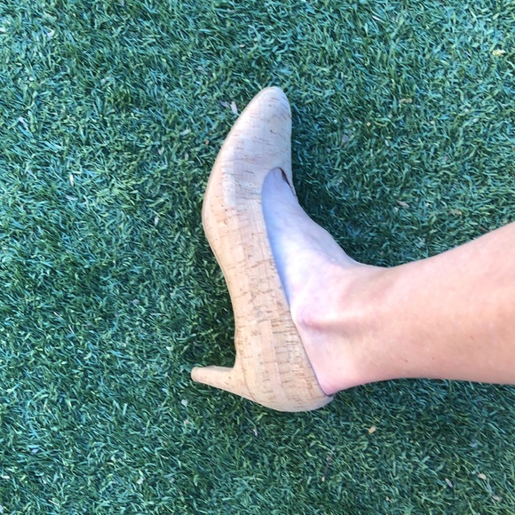 Gorgeous ladies Stuart Weitzman pumps in cork size 10 - Picture 5 of 8